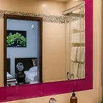 Bed & Breakfast De Luxe Figaro *