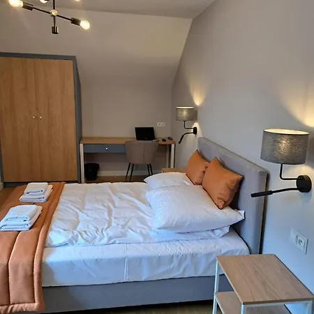Bed & Breakfast Pokoje De Luxe Figaro Plock