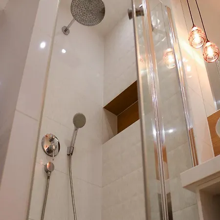 Bed & Breakfast De Luxe Figaro Płock