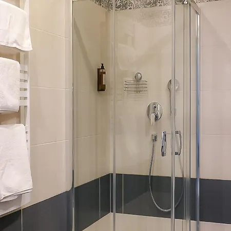 Bed & Breakfast De Luxe Figaro Płock