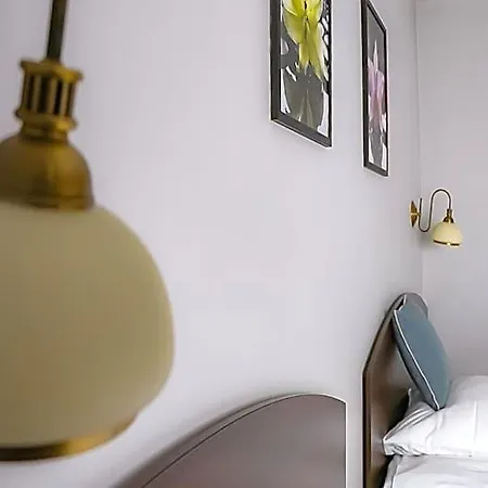 Bed & Breakfast De Luxe Figaro Płock